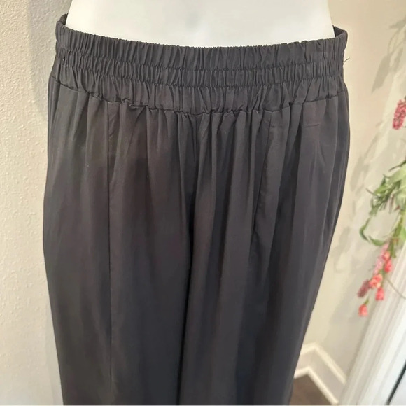 Curations Palazzo Pant with Tulip Hem Pockets in Black Size Medium - Picture 2 of 9